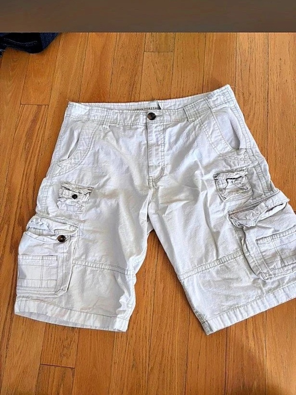 Urban Heritage Cargo Shorts in White Waist 34